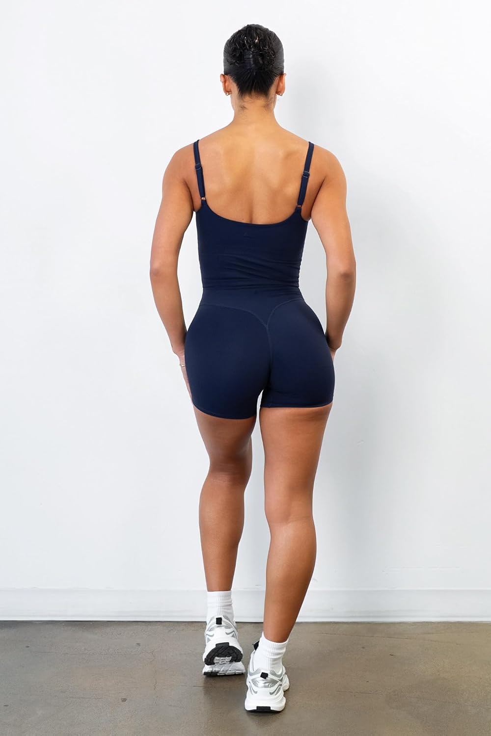 High-waisted volley shorts with four-way stretch fabric, shown in {color} for HIIT and workout training — view 3