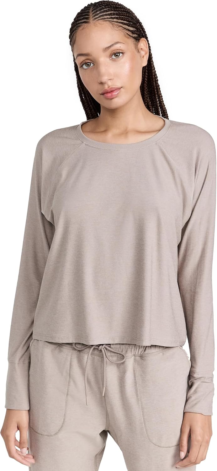 Featherweight Daydreamer pullover in {color} showing relaxed fit and soft brushed fleece texture — view 3