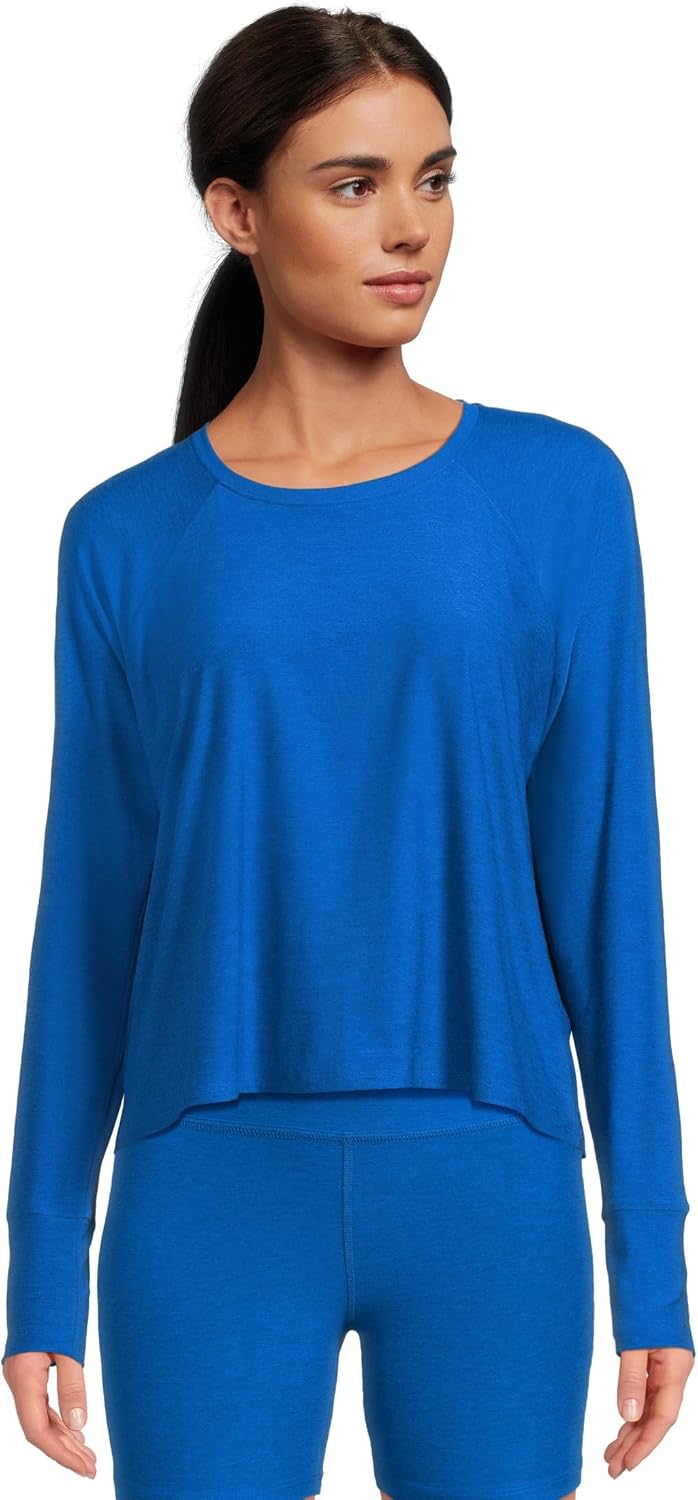 Featherweight Daydreamer pullover in {color} showing relaxed fit and soft brushed fleece texture — view 4