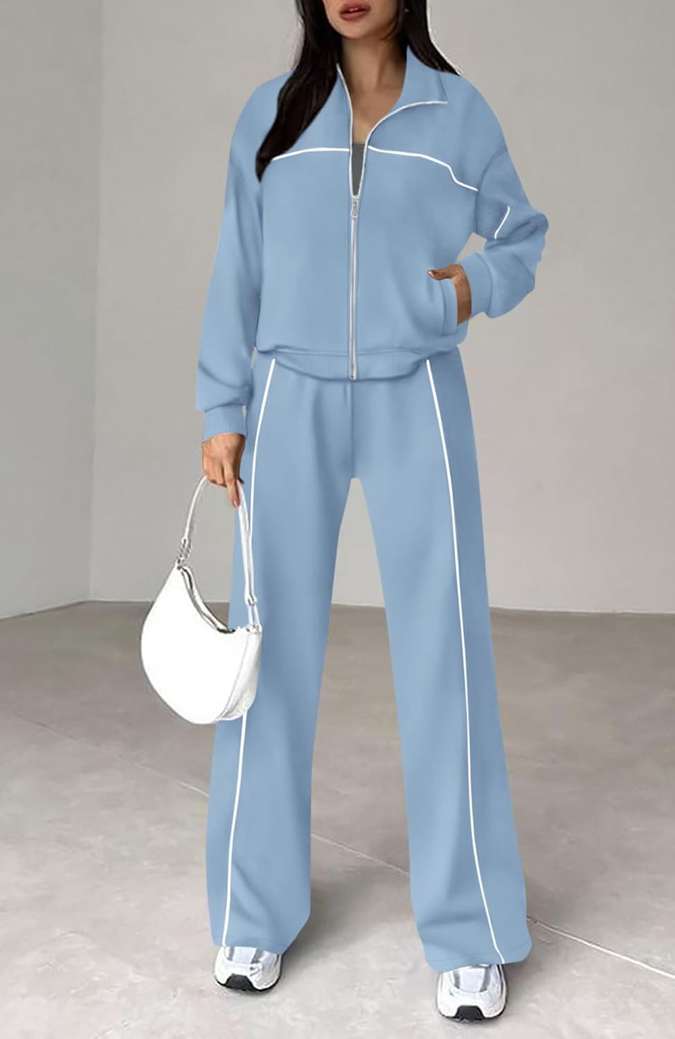 Women's relaxed fit fleece tracksuit in [color] featuring soft brushed fabric, zip-up sweatshirt and jogger pants — view 3